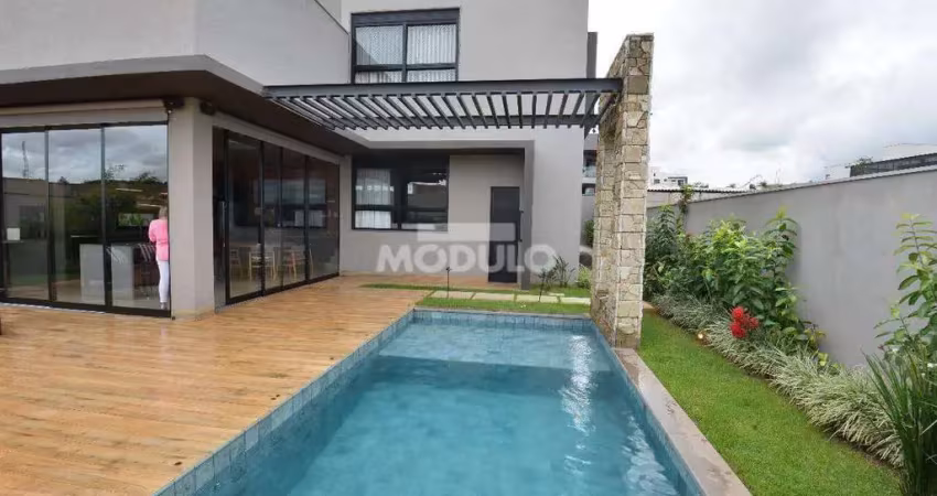 Casa em condomínio fechado com 4 quartos à venda na Avenida Floriano Peixoto, --, Granja Marileusa, Uberlândia