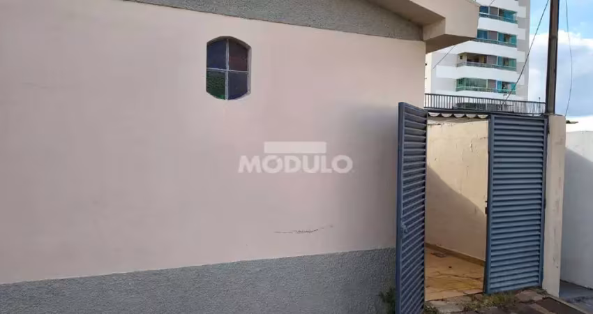 Casa residencial para locação, bairro santa mônica com 2 quartos