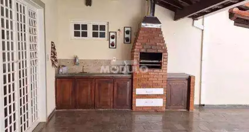 Casa residencial à venda, 4 quartos, 3 suítes, 4 vagas, umuarama - uberlândia/mg