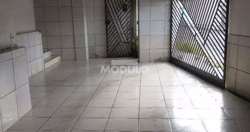 Casa residencial à venda, 3 quartos, 2 suítes, 2 vagas, bom jesus - uberlândia/mg