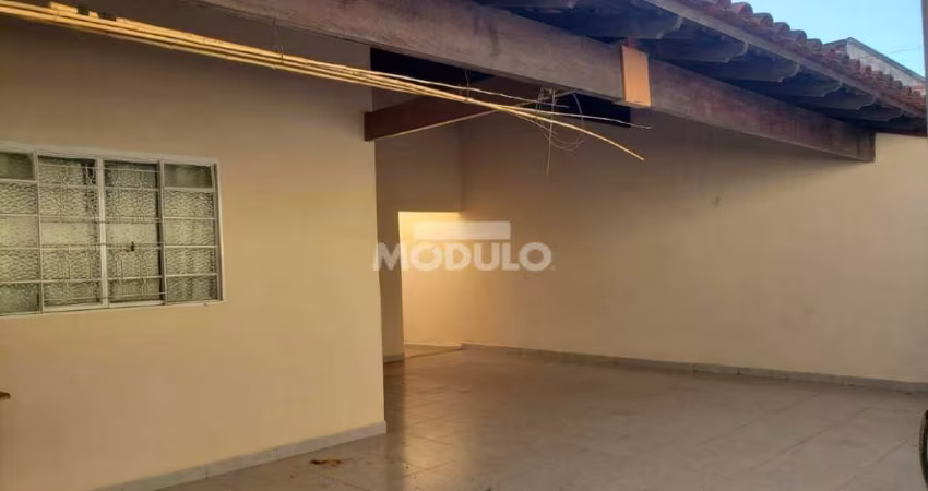 CASA RESIDENCIAL à venda, 3 quartos, 1 suíte, 3 vagas, ALTO UMUARAMA - Uberlândia/MG