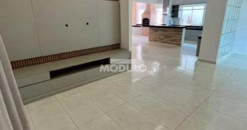 CASA DE CONDOMÍNIO à venda, 3 quartos, 3 suítes, 3 vagas, Aclimação - Uberlândia/MG