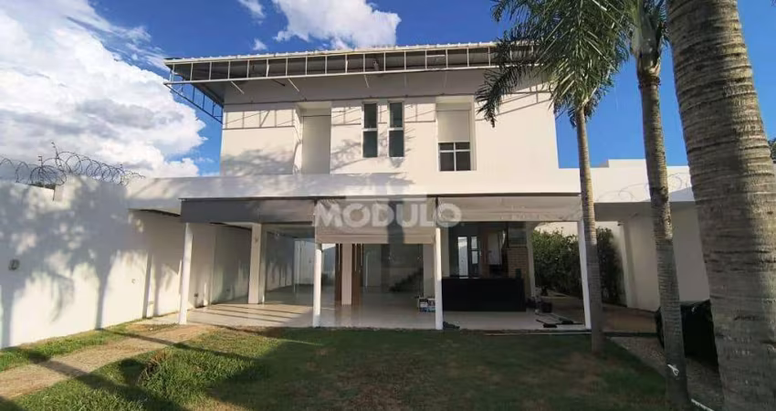 Casa residencial para locação bairro Jardim Karaiba com 4 quartos