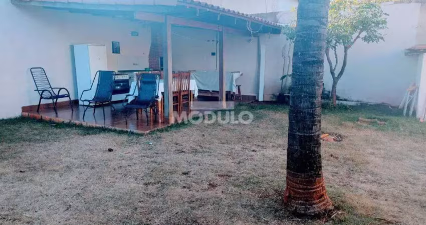 Casa residencial à venda, 4 quartos, 2 suítes, 2 vagas, santa mônica - uberlândia/mg