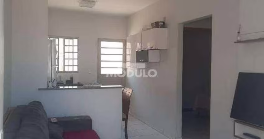 Casa a venda JARDIM HOLANDA com 2 quartos, terreno 250 mts