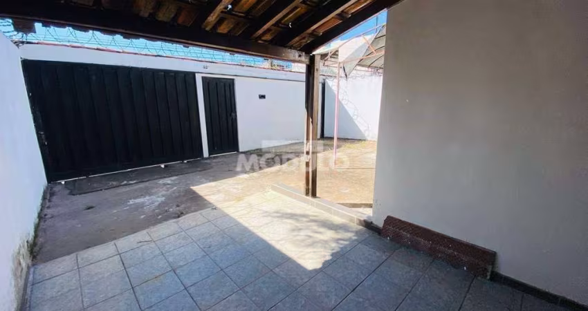 Casa residencial para locação, bairro Santa Mônica com 2 quartos