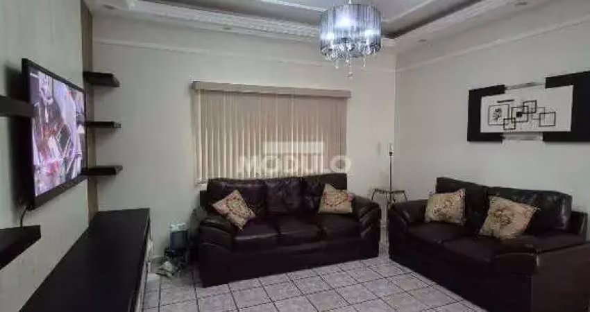 Casa mobiliada para locação, bairro Laranjeiras com 3 quartos