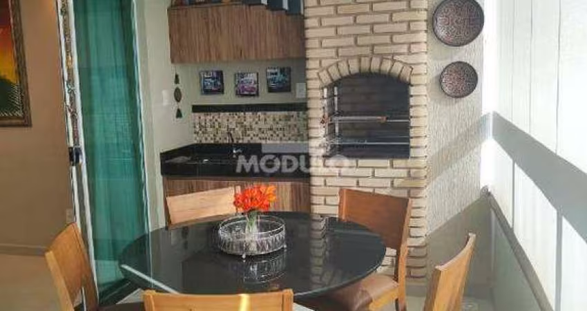 APARTAMENTO à venda, 3 quartos, 1 suíte, 2 vagas, Santa Mônica - Uberlândia/MG