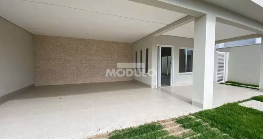 Casa residencial para locação no bairro shopping park com 3 suítes