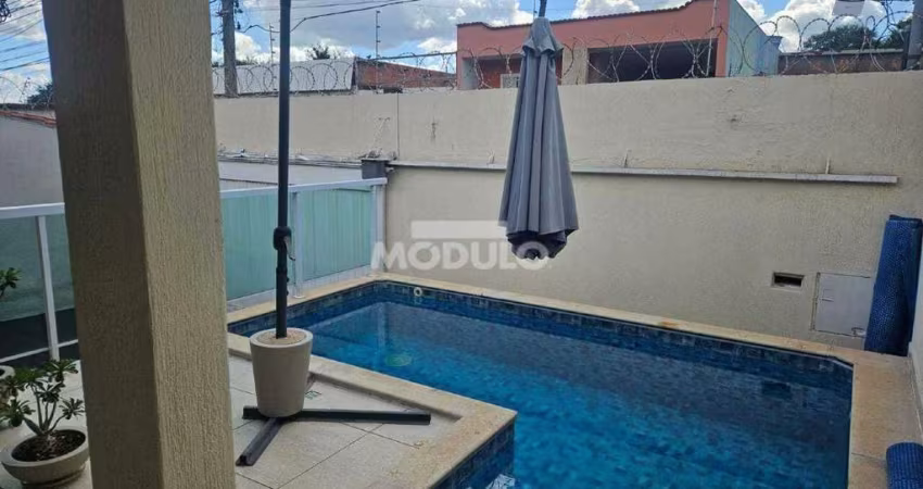 CASA RESIDENCIAL à venda, 3 quartos, 1 suíte, 3 vagas, Osvaldo Rezende - Uberlândia/MG