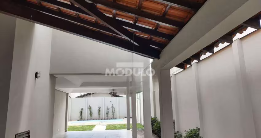Casa residencial para locação, bairro Jardim Karaiba com 3 quartos