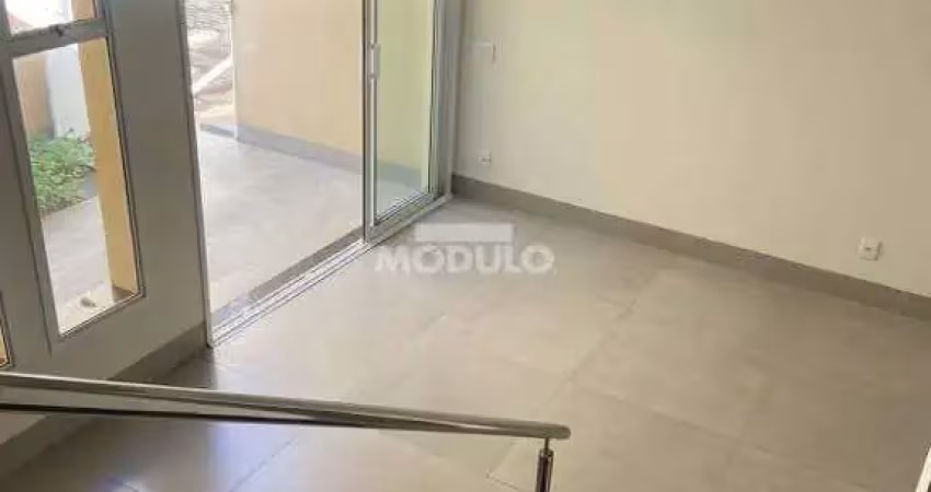 Casa Estilo Sobrado ,Bairro Marrtins 3 Quartos com Suite Oportunidade