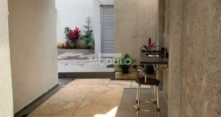 CASA RESIDENCIAL à venda, 3 quartos, 1 suíte, 1 vaga, Osvaldo Rezende - Uberlândia/MG