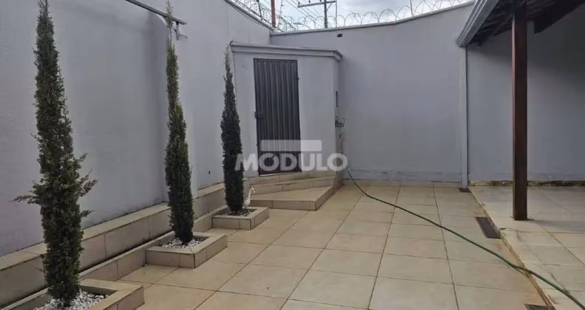Casa residencial para locação, bairro Morada da Colina, com 3 quartos