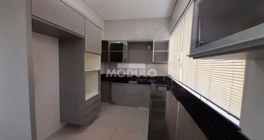 Casa com 3 quartos para alugar na Avenida Princesa Izabel, --, Fundinho, Uberlândia