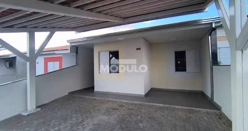 Casa em condomínio para locação, bairro Aclimação com 2 quartos