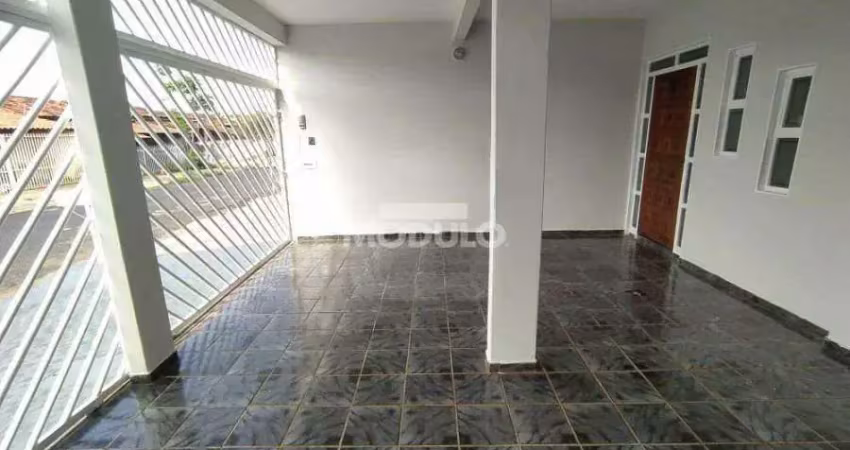 Sobrado à venda, 4 quartos, 2 suítes, 2 vagas, cidade jardim - uberlândia/mg