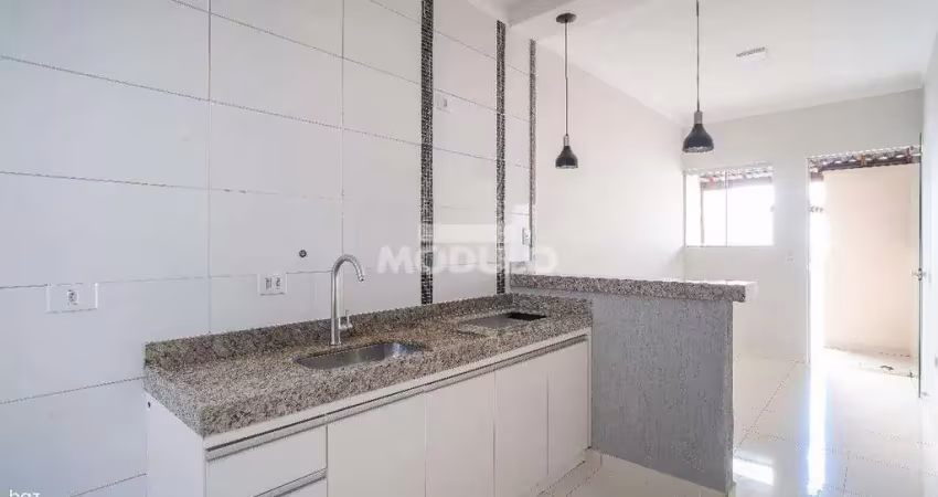 Casa residencial à venda, 2 quartos, 2 vagas, novo mundo - uberlândia/mg