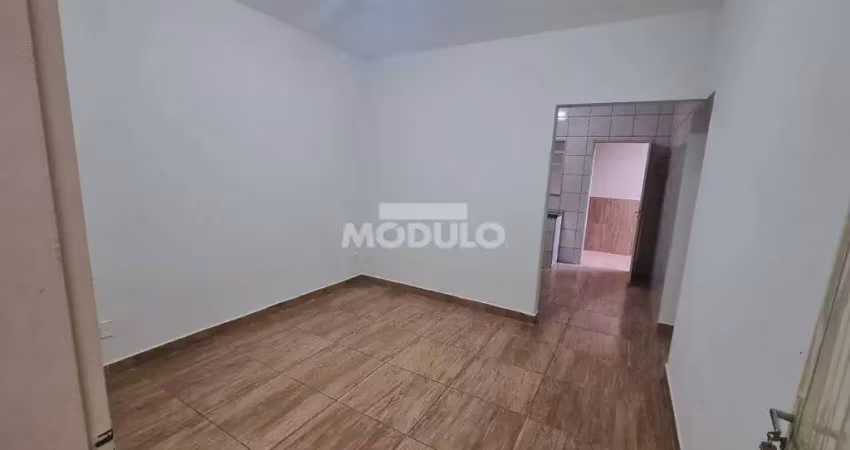 Casa para locação Bairro Segismundo pereira com 2 quartos