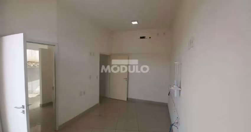 Casa comercial para locação, bairro segismundo pereira