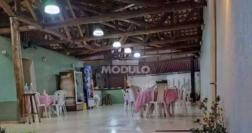 Casa comercial para alugar na Rua Monlevade, --, Daniel Fonseca, Uberlândia