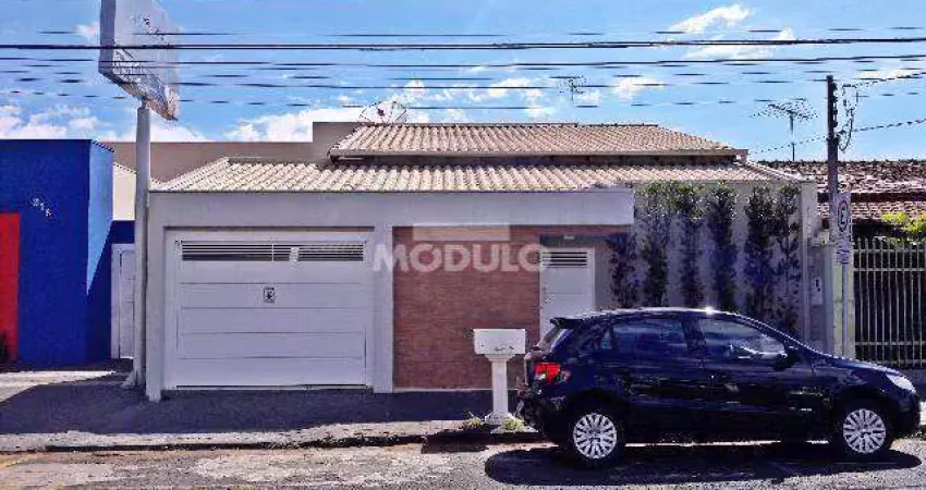 Casa comercial para locação no bairro osvaldo rezende