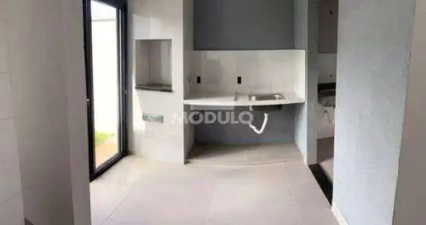 Sobrado à venda, 3 quartos, 1 suíte, 2 vagas, laranjeiras - uberlândia/mg