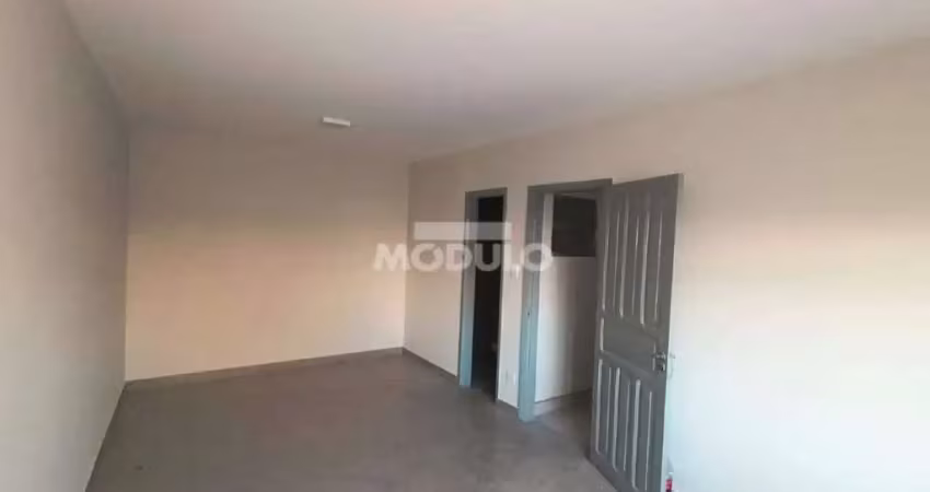 Casa residencial para locação no centro com 2 quartos
