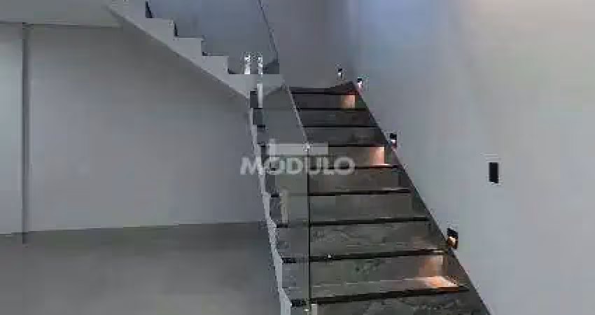 Sobrado à venda, 5 quartos, 2 suítes, 3 vagas, vigilato pereira - uberlândia/mg