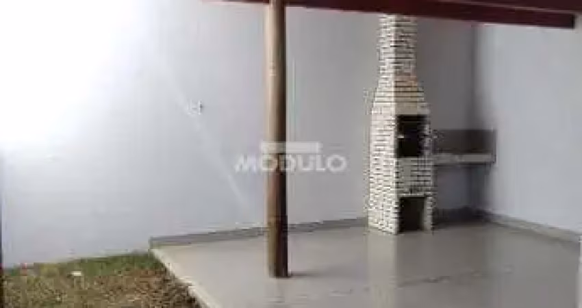 Casa residencial à venda, 3 quartos, 1 suíte, 2 vagas, novo mundo - uberlândia/mg