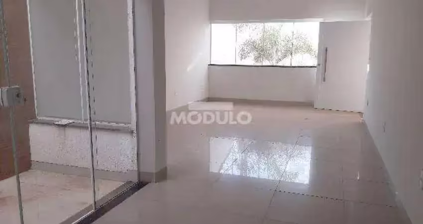 Casa com 3 quartos para alugar na Rua Antenor Rangel, --, Santa Rosa, Uberlândia