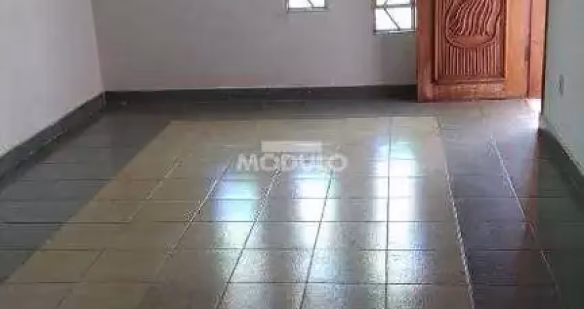 Casa residencial à venda, 3 quartos, 2 suítes, 3 vagas, jaragua - uberlândia/mg