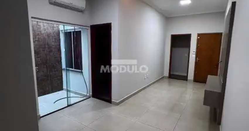 Casa residencial à venda, 3 quartos, 1 suíte, 2 vagas, jardim brasília - uberlândia/mg