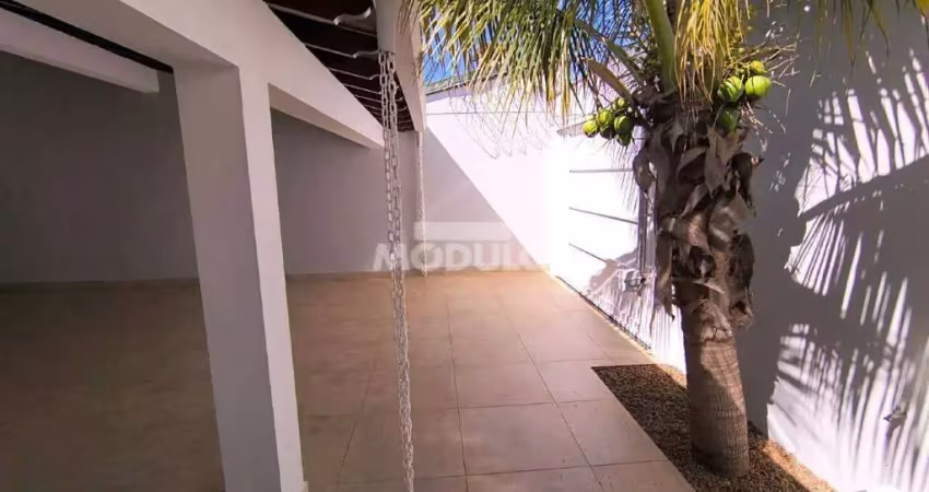 Casa com 3 quartos para alugar na Rua Istambul, --, Jardim Europa, Uberlândia