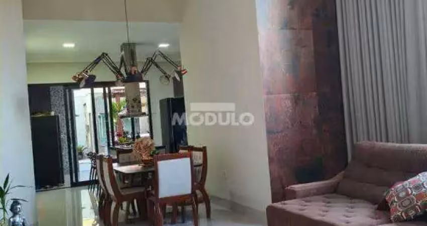 Casa de condomínio à venda, 3 quartos, 2 suítes, 4 vagas, novo mundo - uberlândia/mg