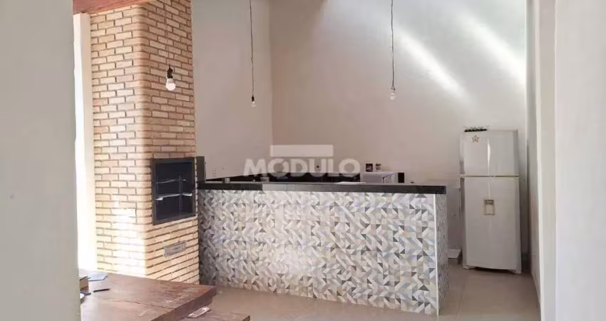 Casa residencial à venda, 3 quartos, 1 suíte, laranjeiras - uberlândia/mg