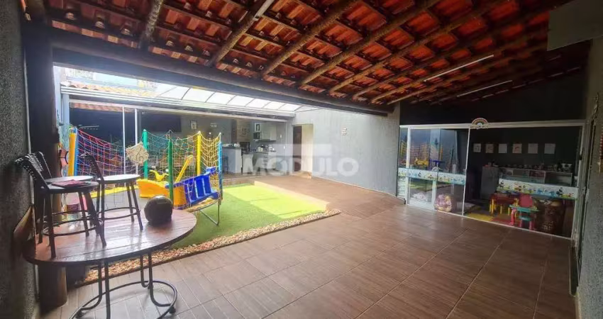 Casa comercial / residencial à venda, 3 quartos, 2 suítes, 2 vagas, marta helena - uberlândia/mg