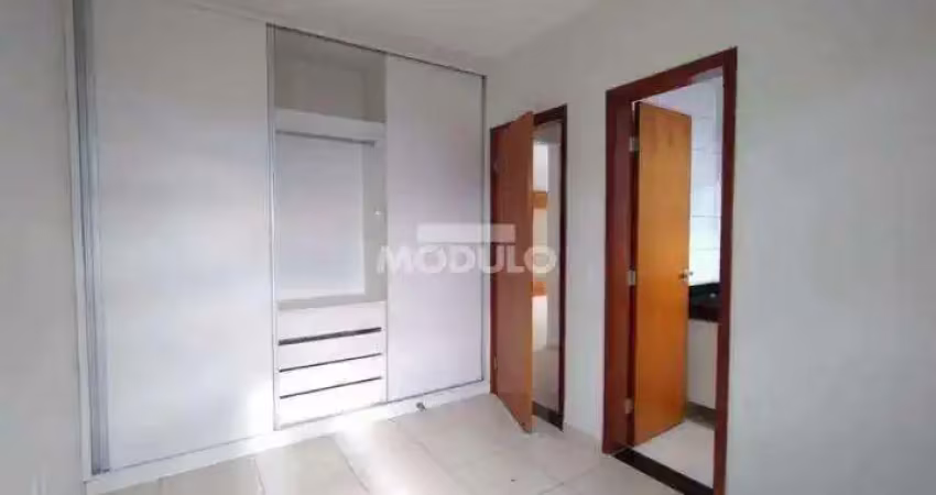 Apartamento com 2 quartos para alugar na Rua José Rodrigues Queiroz Filho, --, Santa Mônica, Uberlândia