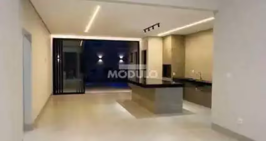 Casa residencial à venda, 3 quartos, 3 suítes, 2 vagas, praça alto umuarama - uberlândia/mg