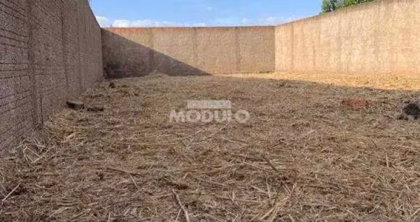 Terreno à venda na Rua Antônio de Oliveira Gouveia, --, Santa Rosa, Uberlândia