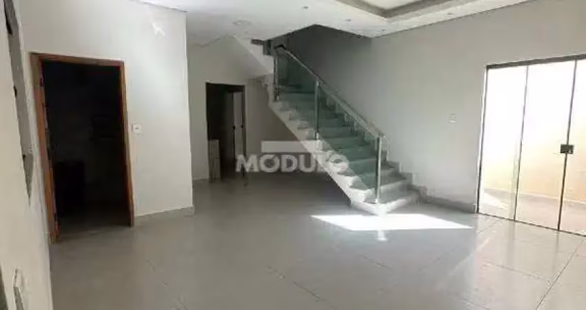 Sobrado à venda, 3 quartos, 1 suíte, 2 vagas, segismundo pereira - uberlândia/mg