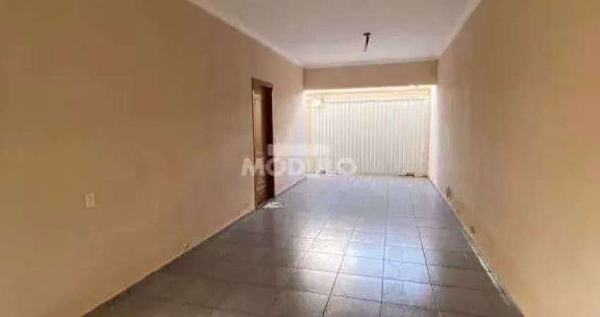 Casa residencial à venda, 3 quartos, 1 suíte, 2 vagas, santa mônica - uberlândia/mg