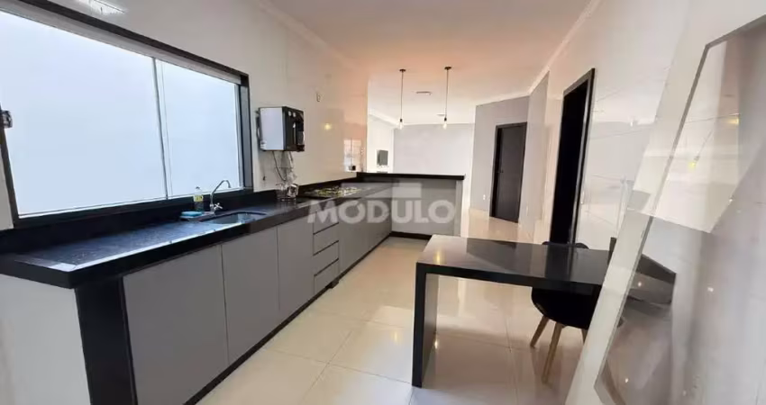 Casa residencial à venda, 4 quartos, 3 suítes, 2 vagas, novo mundo - uberlândia/mg