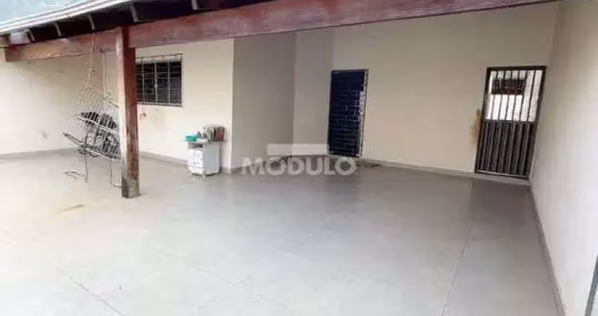 Casa residencial à venda, 3 quartos, 1 suíte, 3 vagas, santa mônica - uberlândia/mg