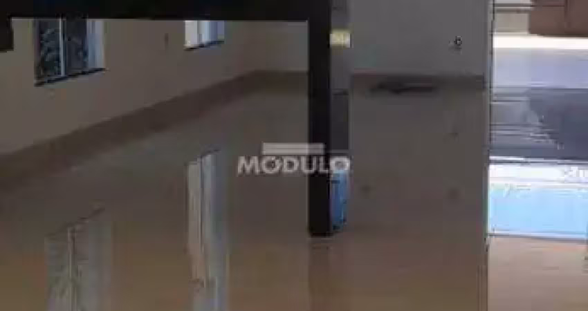 Casa residencial à venda, 3 quartos, 1 suíte, 4 vagas, laranjeiras - uberlândia/mg