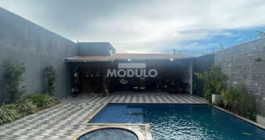 Casa residencial à venda, 2 quartos, 1 suíte, 3 vagas, chácaras tubalina e quartel - uberlândia/mg