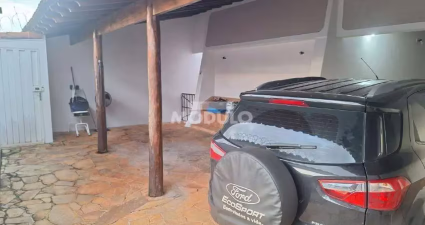 Casa residencial à venda, 3 quartos, 1 suíte, 3 vagas, santa mônica - uberlândia/mg