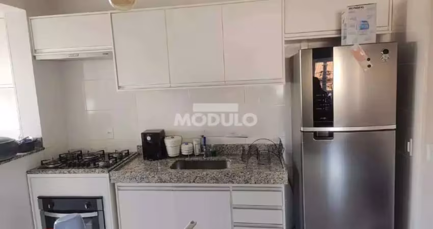 Apartamento mobiliado para locação no bairro santa mônica.