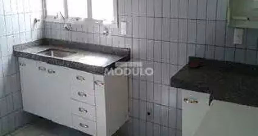 Apartamento com 3 quartos para alugar na Rua Bernardo Cupertino, --, Martins, Uberlândia
