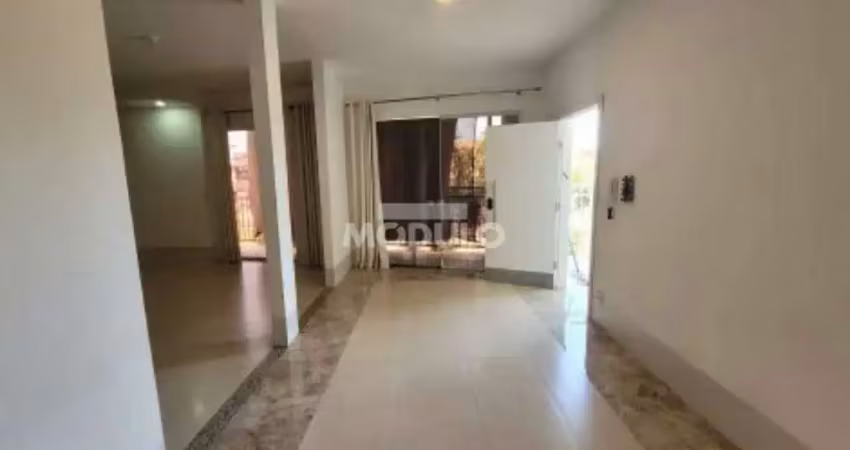 Apartamento com 3 quartos para alugar na Avenida José Fonseca e Silva, --, Jardim Europa, Uberlândia